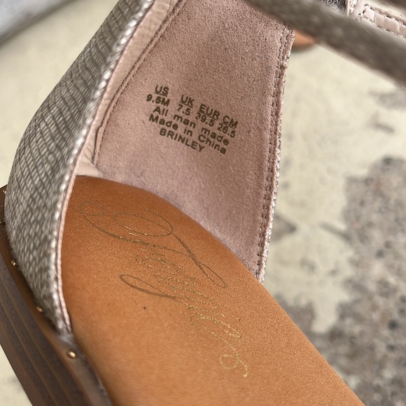 Like new Fergie Strappy sandles - Picture 6 of 11